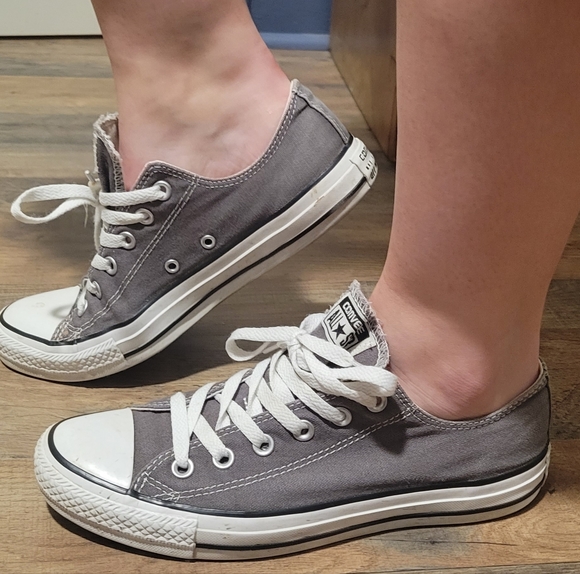 Hardly worn gray 9.5 Converse - Picture 1 of 10
